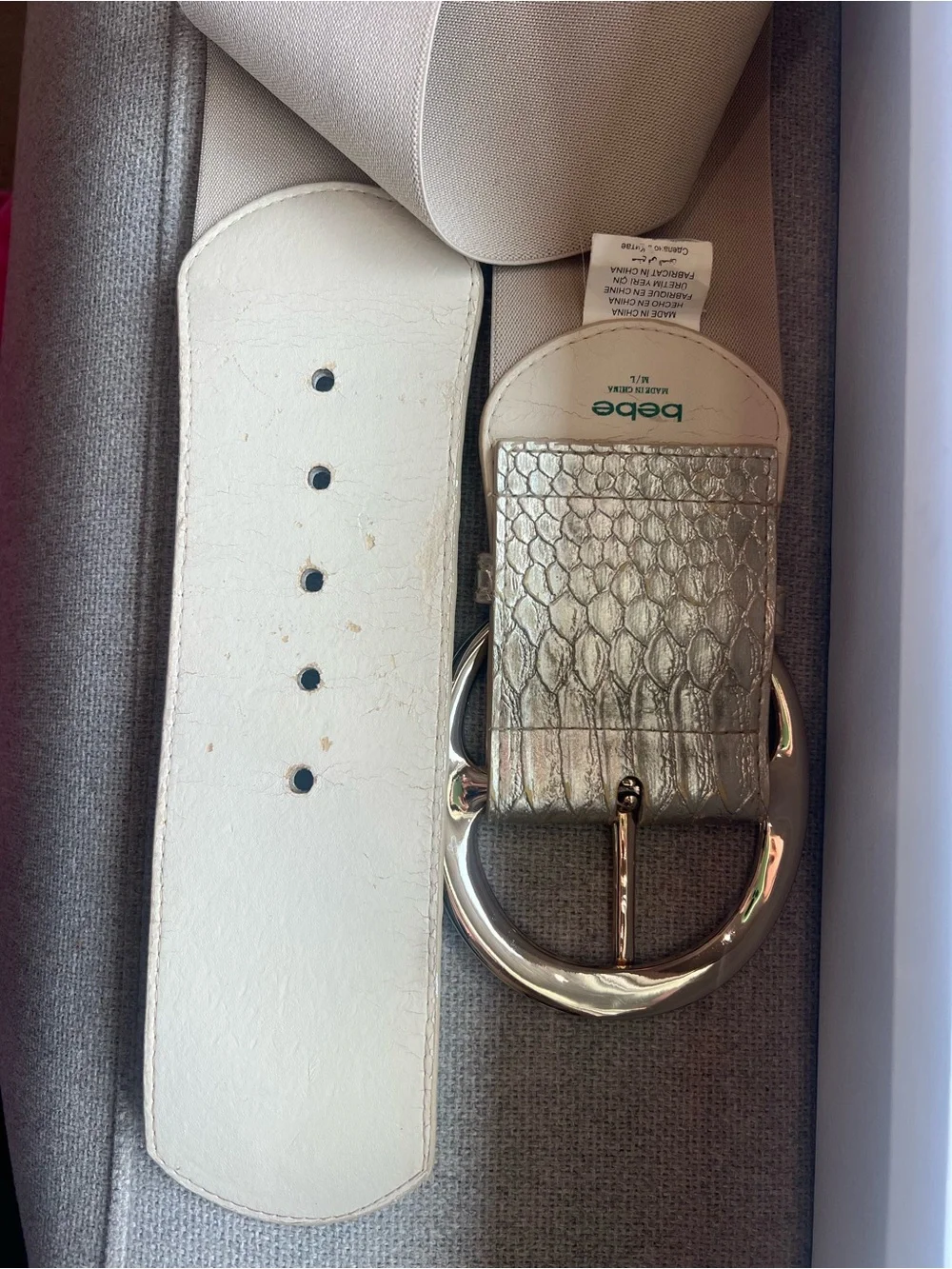bebe White Waist Belt with Gold Snakeskin Accent Buckle